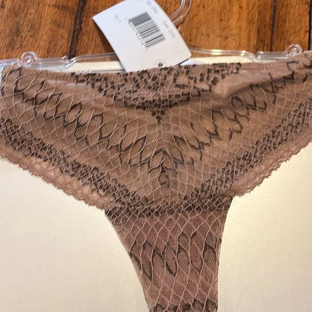 Hanro new with tags Thalia thong